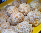 A picture of step 6 of Chicken rice balls.