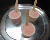 ரோஸ் மில்க் சிரப் குல்ஃபி(நோ ஸுகர்) ரெசிபி ஸ்டேப் 5 புகைப்படம்