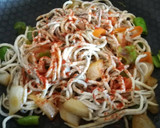 Foto del paso 2 de la receta: Gulas con verduritas a la soja y huevo