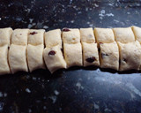 Foto del paso 6 de la receta: Pancitos de maíz con pasas de uva