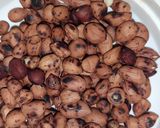 A picture of step 1 of Tamarind leaves chutney.