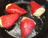 Foto del paso 2 de la receta: Pimientos del piquillo rellenos de bacalao con salsa