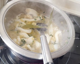 Foto del paso 2 de la receta: Sepia con patatas en salsa verde