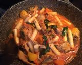 Foto langkah ke 5 dari resep Sup Ayam Pedas Manis ala Korea.