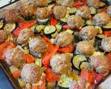 Tepsis húsgolyók zöldségekkel mediterrán módra recept fázis 6 fotója