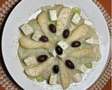 Foto del paso 7 de la receta: Carpaccio de bacalao ahumado con queso fresco, pera, alficoz y aceitunas, en 5’