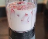 A picture of step 1 of 🍷🍓Strawberry Milkshake🍓🍷.