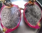 A picture of step 1 of Dragon fruit juice.