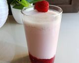 Foto langkah ke 3 dari resep Susu Keju Stroberi.