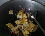 Foto langkah ke 2 dari resep Dadar telor cah tauge.