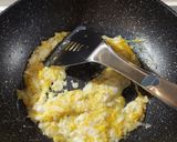 Foto langkah ke 8 dari resep Nasi Goreng Telur (Egg Fried Rice), bahan simple.
