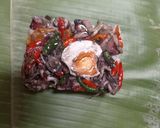 Foto langkah ke 4 dari resep Nasi Bakar Cumi Hitam Telur Asin.