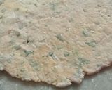 हरी अजवाइन की पत्ती और प्याज़ के पराठे (Hari ajwain ki patti aur pyaz ke parathe recipe in Hindi) रेसिपी चरण 2 फोटो