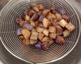 Foto langkah ke 2 dari resep Cumi Asin Terong Tumis Sambal Tomat.