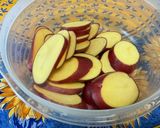 Une image de l'étape 1 de Pommes de terre rouges grillées aux épices et origan.