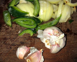 Foto del paso 1 de la receta: Bondiola a la olla con morrón y cebolla 😋