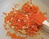 Foto del paso 2 de la receta: Pimientos rellenos de arroz y verduras al horno