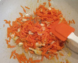 Foto del paso 2 de la receta: Pimientos rellenos de arroz y verduras al horno