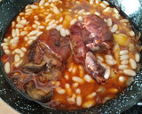 Foto del paso 3 de la receta: Codillo al horno con habichuelas