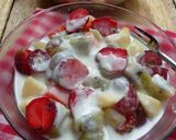 Foto langkah ke 1 dari resep Salad buah yogurt.