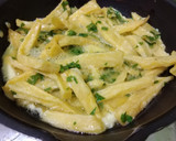 صورة لخطوة 8 من وصفة فريت اوملت بالمعدنوس 🥚🍟☘️