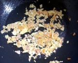 Foto langkah ke 3 dari resep Arroz De Pota Com Evilhas e Cenoura.
