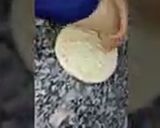 صورة لخطوة 3 من وصفة كسرة رخسيس و لا اروع 😋 الوصفة في قناتي