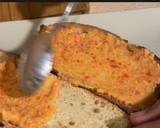 Foto del paso 4 de la receta: Tostadas con tomate y butifarra de huevo