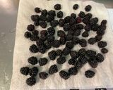 Une image de l'étape 1 de Gâteau aux quetsches, mûres, prunes d’ente et mascarpone.