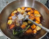 Foto langkah ke 4 dari resep Kolak Ubi, Pisang, dan Kolang-Kaling.