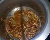 A picture of step 3 of Chatpati Bhindi.