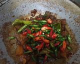 Foto langkah ke 4 dari resep Oseng Kikil Betawi.