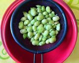 Foto del paso 5 de la receta Lágrimas y yemas de vainas de habas en aceite de oliva y Romero