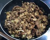 Foto langkah ke 3 dari resep Russian Beef Stroganoff.