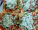 চীজি ব্রেড পিৎজা (cheesy bread pizza recipe in Bengali) রেসিপি ধাপ - 2 ছবি
