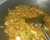 Foto langkah ke 3 dari resep Kwetiau goreng pedas.