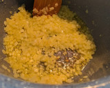 Foto del paso 1 de la receta: Salchichas frescas al vino en olla GM G