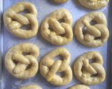 Foto langkah ke 5 dari resep Pretzel resep legendaris.