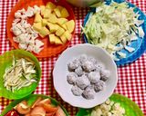 Gambar langkah 3 resipi Easy Fishball Soup Noodles.