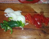 Foto del paso 4 de la receta: Tiritas de suprema salteadas al ajo con papas y arvejas