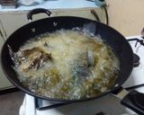A picture of step 5 of Turmeric fried fish.