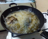 A picture of step 5 of Turmeric fried fish.