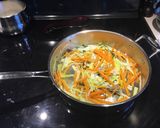 Une image de l'étape 2 de Pétoncles et crevettes aux poireaux et carottes.