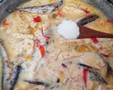 Foto langkah ke 4 dari resep Kotokan Pindang Bumbu Iris.