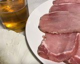 Foto del paso 1 de la receta: Lomo al ajillo con salsa de quesos y manzana asada, para cena-exprés