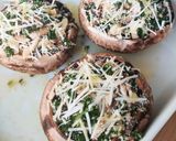 Une image de l'étape 2 de Portobello farcis au fromage.