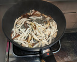 水蓮炒珍菇（素食）的食譜步驟2照片