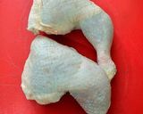 Foto del paso 2 de la receta: Cuartos traseros de pollo asados al horno con patatas nuevas
