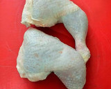 Foto del paso 2 de la receta: Cuartos traseros de pollo asados al horno con patatas nuevas