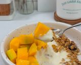 Foto langkah ke 2 dari resep Mango Yogurt Granola.